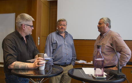 Förhandlingarna mellan Transport och Biltrafikens arbetsgivareförbund. Lars Lindgren flankeras av åkeriombudsmännen Joakim Guttman (tv) och Lars Mikaelsson.