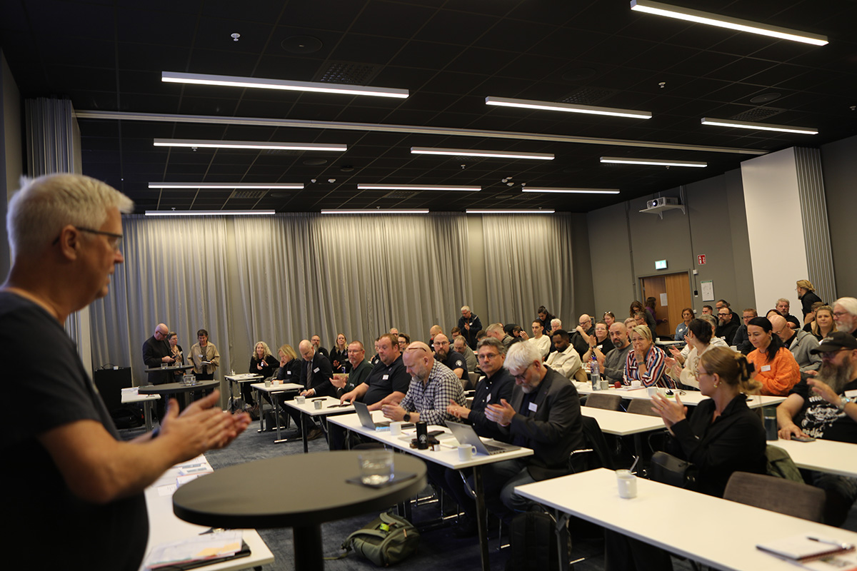 Tommy Wreeth talar på avtalsrådet den 28 oktober 2024.