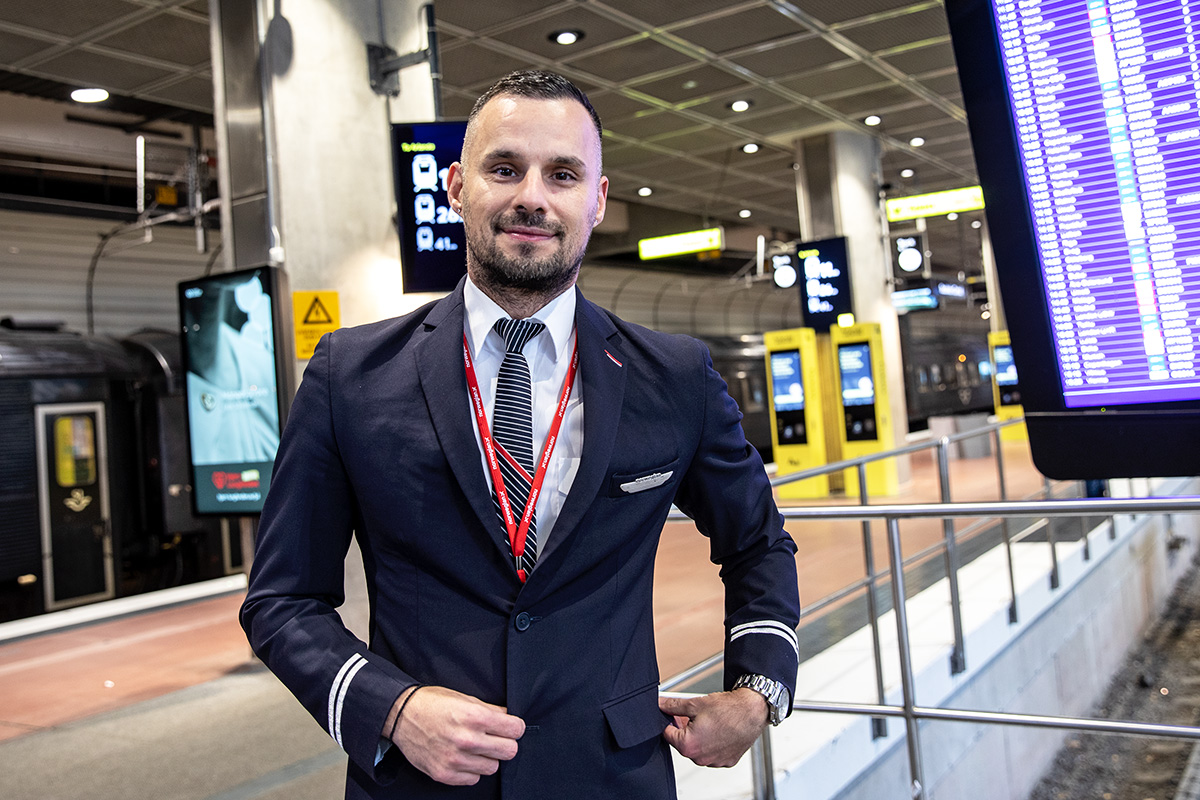 Danijel Kovacic, uniformsklädd och klar för nästa flygning.