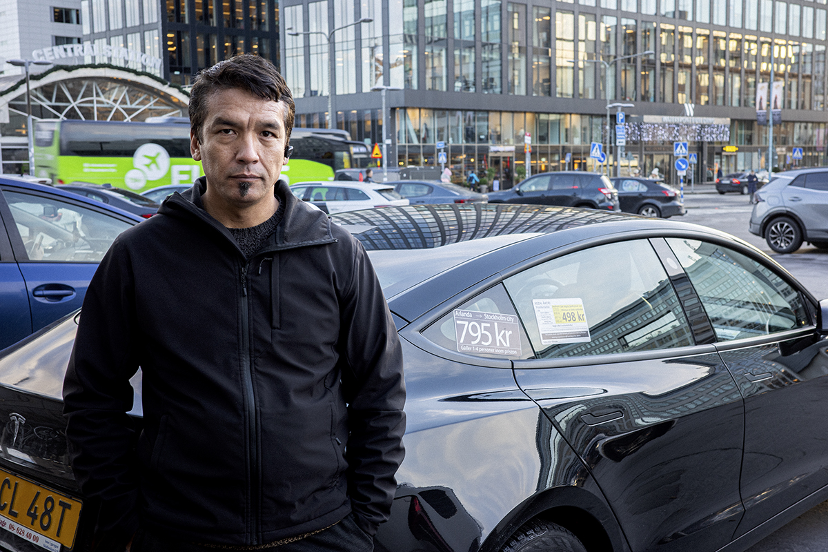 Shir Rezai på parkeringen vid Cityterminalen, Stockholm. Foto: John Antonsson